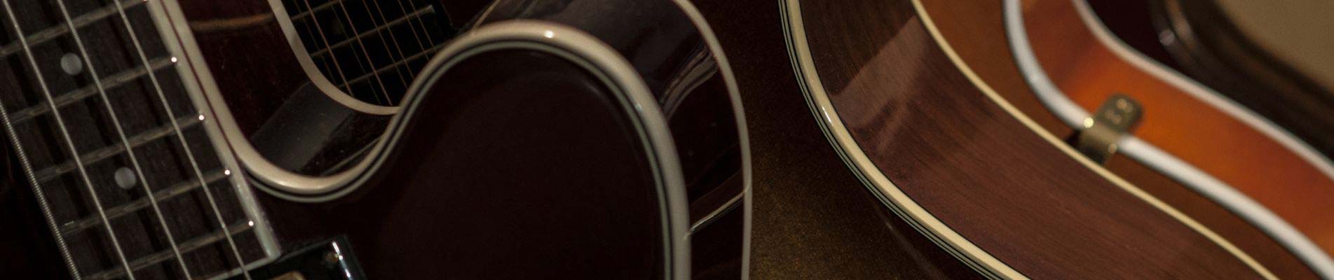 Plusieurs guitares